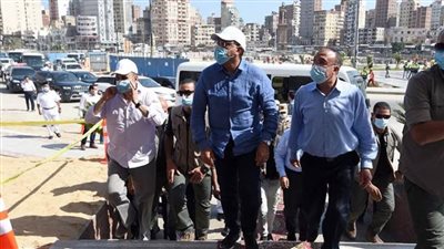 رئيس الوزراء يختتم جولته بالإسكندرية بتفقد مشروعي تطوير ميدان محطة مصر
