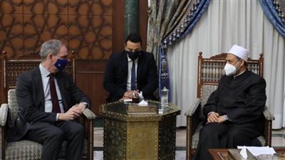 الإمام الأكبر لسفير السويد: المنح الدراسية وتدريب الأئمة أدوات فاعلة لنشر التسامح