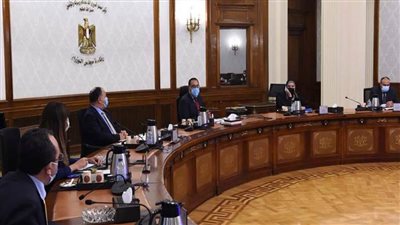 رئيس الوزراء يتابع الموقف التنفيذي للمبادرة الرئاسية لإحلال المركبات المتقادمة للعمل بالغاز الطبيعي