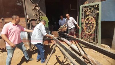 ضبط مسئولي ورشة لتقطيع الحديد لقيامهم بسرقة عمود كهرباء بشبرا الخيمة