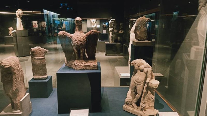 جولة داخل متحف الآثار