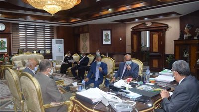 تبطين الترع .. محافظ المنيا يطلق المرحلة الثانية من المشروع