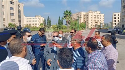 محافظ كفر الشيخ ونائبه يتفقدان آثار حريق بمدرج بكلية الثروة السمكية