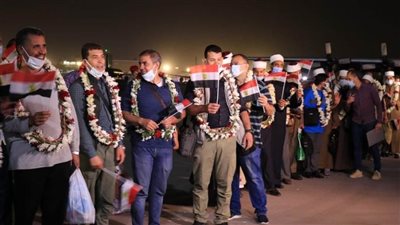 تنفيذًا لتكليفات الرئيس السيسي.. الجالية المصرية في أفغانستان تصل أرض الوطن