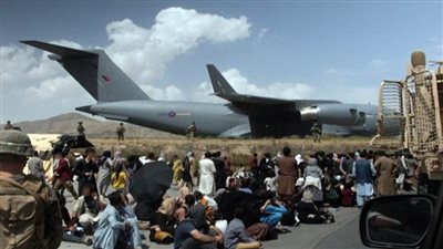 والاس: طالبان قد تغلق مطار كابول بالقوة إذا حاولت أمريكا وحلفاؤها تمديد موعد إجلاء رعاياها