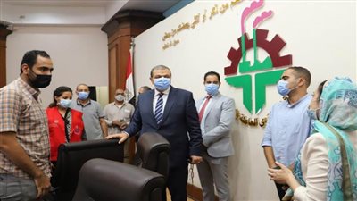 وزير القوى العاملة يتفقد عملية تلقي العاملين للجرعة الأولى للتطعيم ضد كورونا