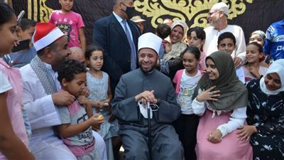 الأزهري يفاجئ علياء ياسر الثانية على الثانوية الأزهرية مكفوفين بزيارتها في قريتها