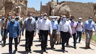 مدبولي يبدأ زيارة للأقصر لمتابعة الاستعدادات الخاصة باحتفالية إعادة ترميم 