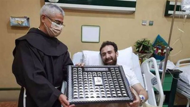 نضال الشافعى يتلقى