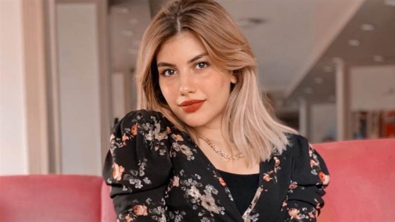 الفنانة دنيا أسامة