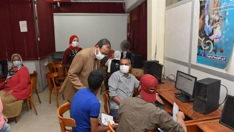 توافد الطلاب علي