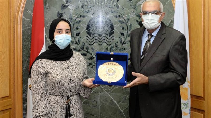 تكريم الطالبة