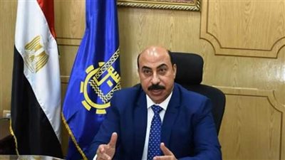 محافظ أسوان يبحث مشروعات الصرف الصحي بقرى 