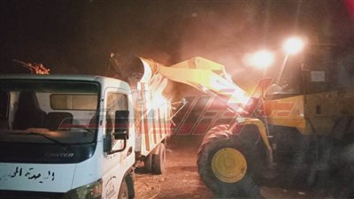 حملة نظافة ليلية بشوارع وميادين كفر الشيخ