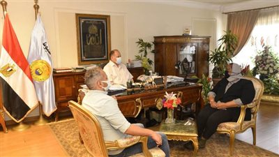 محافظ أسيوط يلتقي وفد وزارة التنمية المحلية لمتابعة أنشطة وحدة السكان وتدريب القوة السكانية