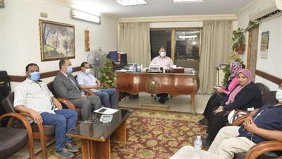 محافظ أسيوط يلتقي بعض الأشخاص ذوي الهمم لبحث تمكينهم اقتصاديًا