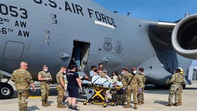 وصول طائرة عسكرية أمريكية تقل نحو 400 شخص تم إجلاؤهم من كابول إلى إسبانيا