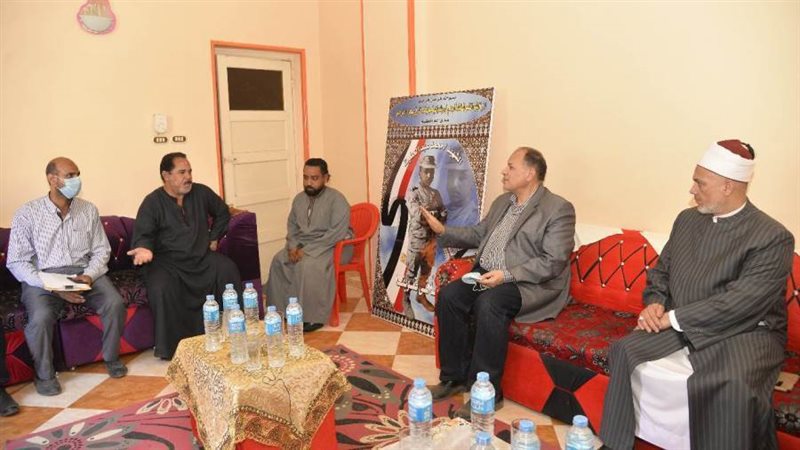 محافظ أسيوط يقدم