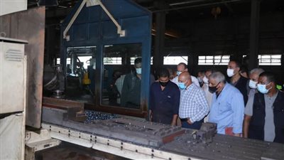 وزير النقل في جولة تفقدية بورش العباسية للسكك الحديدية