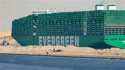 عاجل|  أكبر سفينة حاويات في العالم تعبر قناة السويس (صور)