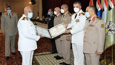 وزير الدفاع:الدفاع عن أمن الوطن واجب مقدس ومهمة سامية لا تهاون فيها