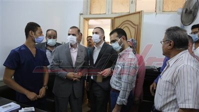 محافظ كفر الشيخ يتابع تلقي العاملين بالديوان لقاح 