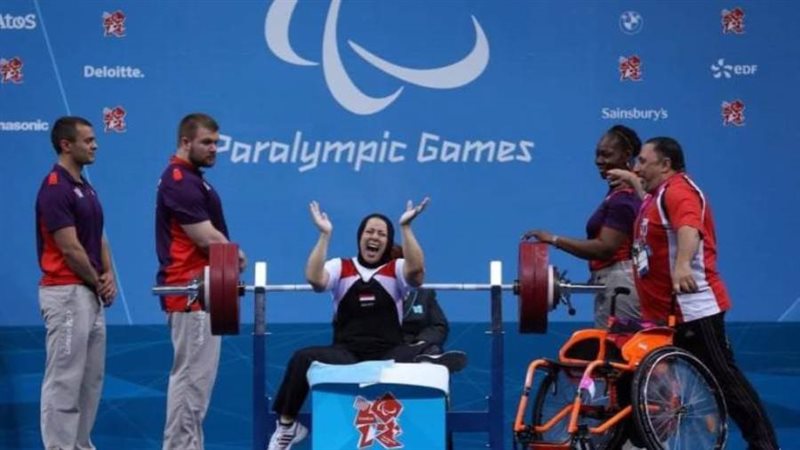 فاطمة عمر بطلة رفع