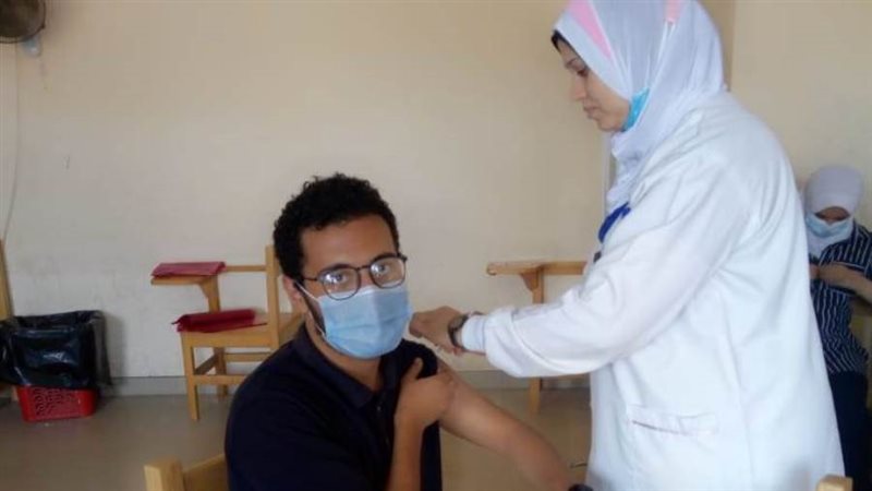 تطعيم طلاب جامعة