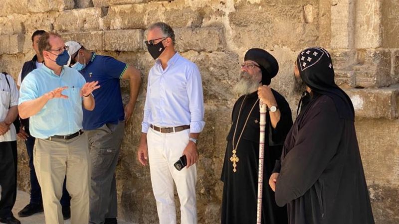 السفير الامريكي خلال