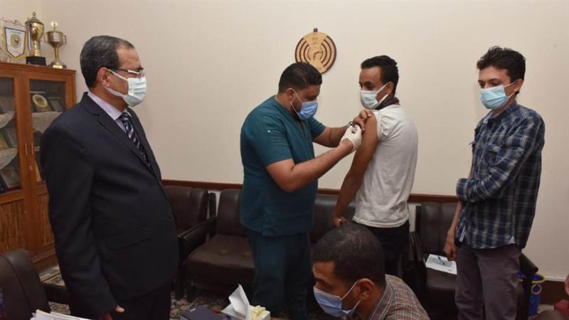 تطعيم الطلاب المشاركون