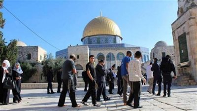 مستوطنون يقتحمون باحات المسجد الأقصى المبارك