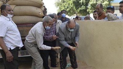 محافظ أسيوط يتفقد صوامع شركة مطاحن مصر الوسطى بنزلة عبد اللاه للتأكد من سلامة الأقماح