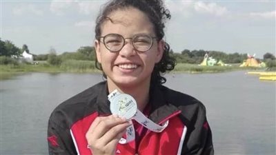 السبّاحة ملك عبد الشافي تدخل التاريخ برقم إفريقي لسباق 100 متر صدر