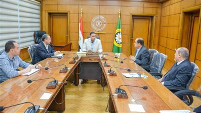 محافظ الدقهلية يناقش تنفيذ منظومة الجمع من المنبع بشرق المنصورة