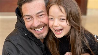 بالصور| تكريم ابنة أحمد زاهر الصغرى.. ووالدها يحتفل