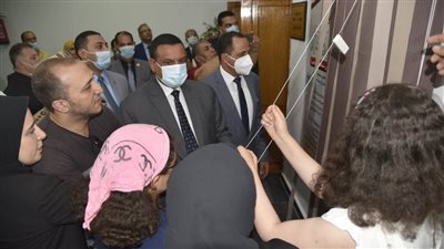 آمنه وعبيد يفتتحان مدرج الشهيد خالد العريان بكلية الآداب جامعة دمنهور