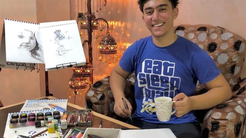 الفنان التشكيلي محمود