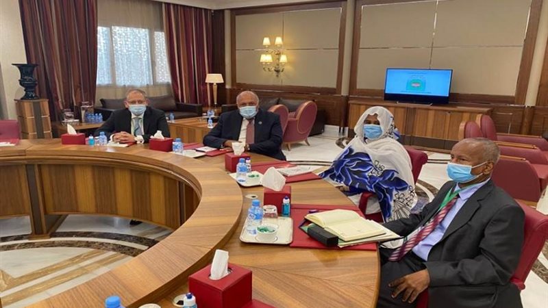 شكرى مع نظيرته السودانية