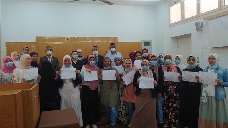 طلاب كلية التربية