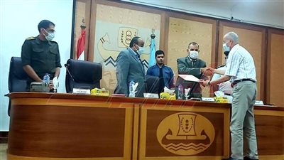 محافظ كفر الشيخ يكرم وكيل وزارة الشباب و الرياضة