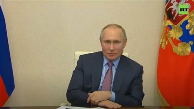 بوتين يحث على بذل جهود عامة أوسع لحماية الأطفال على الإنترنت