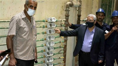 تركيب 189 عداد مياه مسبق الدفع بمنطقة العارف بسوهاج