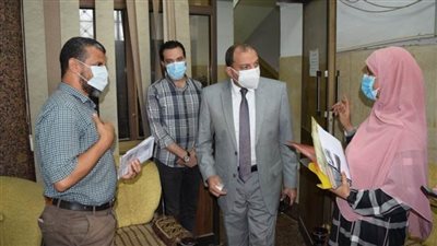 رئيس جامعة بني سويف يتابع سير العمل  والالتزام بالإجراءات الوقائية