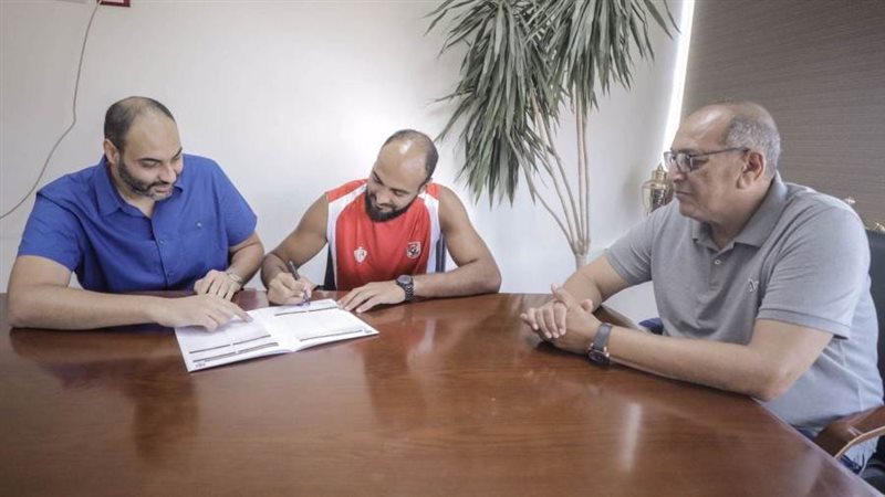 مروان سرحان يوقع