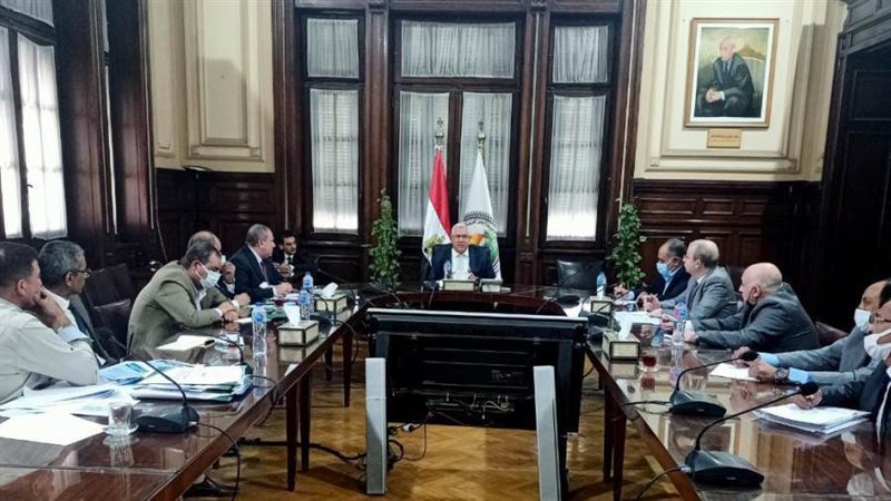 القصير يتابع تطور