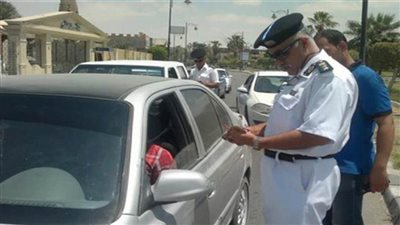 سحب 3021 رخصة سيارة لعدم تركيب الملصق الإلكتروني