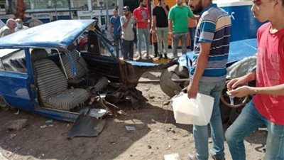 إصابة شخصين في حادث تصام ترام بالإسكندرية والسيارة تنقسم نصفين