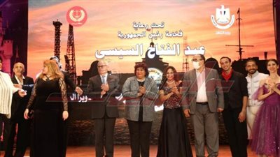 وزيرة الثقافة ومحافظ بورسعيد يشهدان عرض أوبرا  القاهرة بالمركز الثقافي