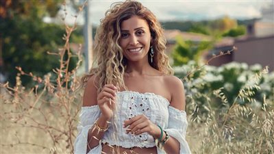 دينا الشربيني ترقص على 