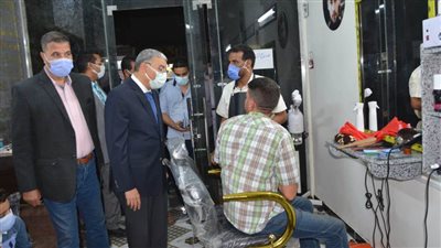 لمواجهة كورونا.. محافظ المنيا يقرر غلق 6 مقاهٍ لتقديم الشيشة وتحرير محاضر إشغالات خلال جولة مفاجئة